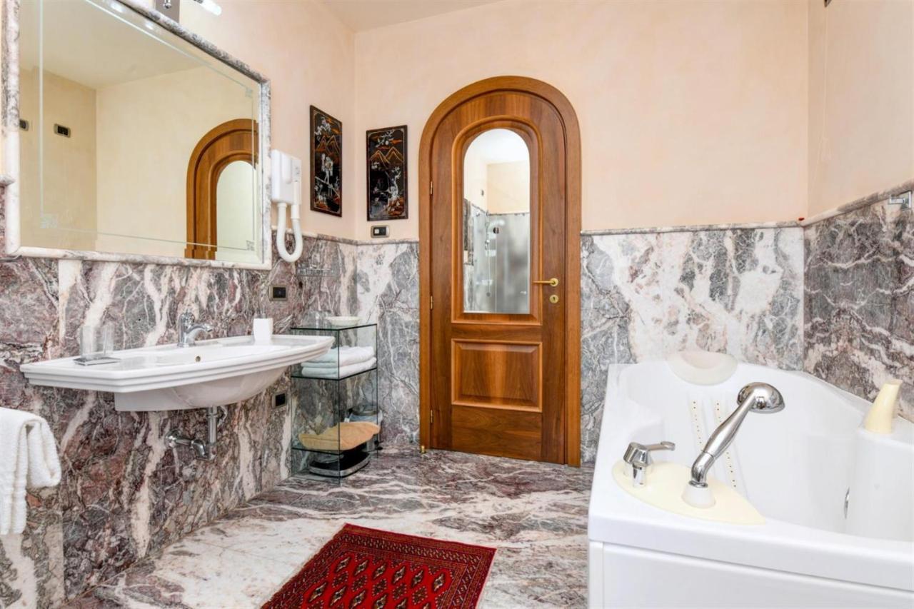 Private Luxury Villa With Pool Moniga del Garda Buitenkant foto